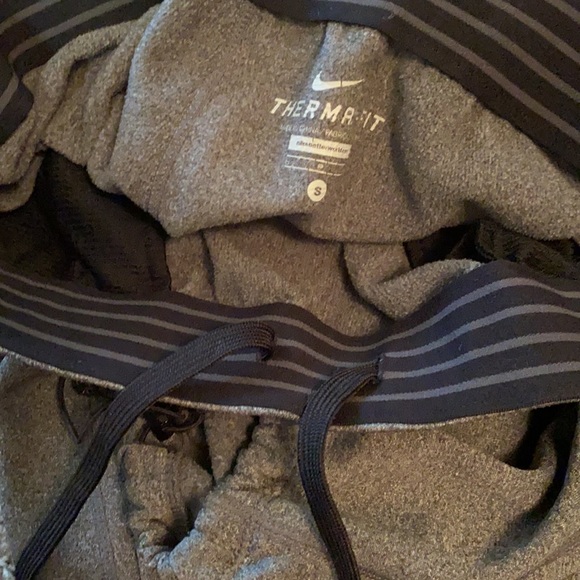 Women’s Gray Nike therma-fit joggers size small - Picture 3 of 3